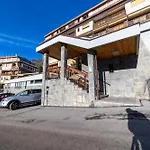 Panoramico Vista Maneggio E Piste Da Sci Limone Piemonte