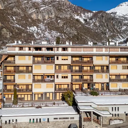 Panoramico Vista Maneggio E Piste Da Sci Daire *