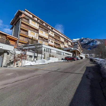 Panoramico Vista Maneggio E Piste Da Sci Limone Piemonte