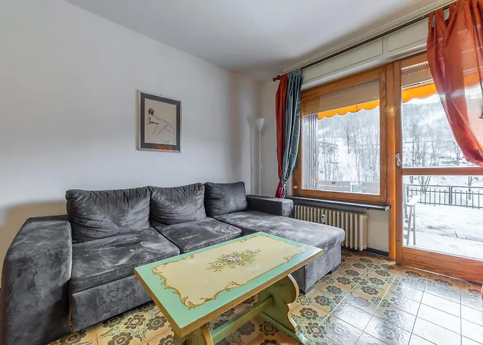 Apartment Panoramico Vista Maneggio E Piste Da Sci *