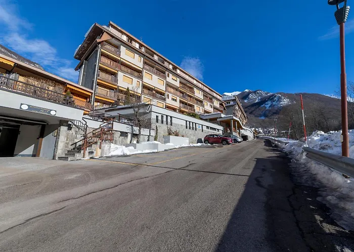 Panoramico Vista Maneggio E Piste Da Sci Limone Piemonte