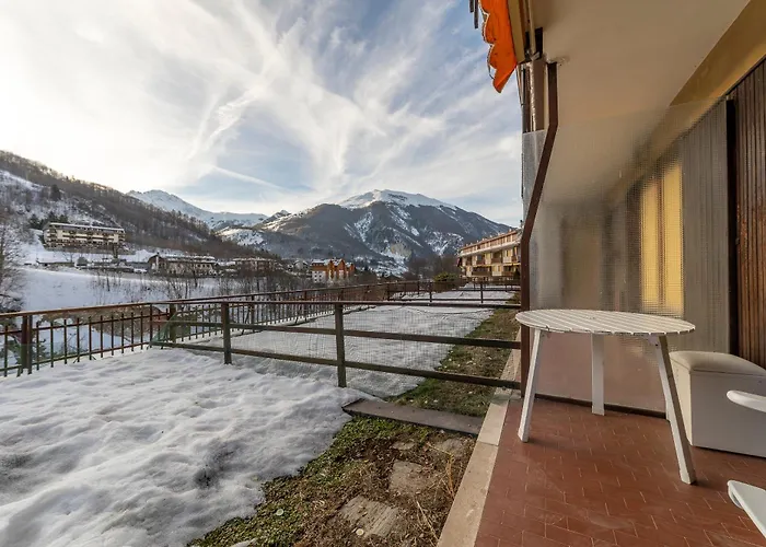 Panoramico Vista Maneggio E Piste Da Sci Apartment